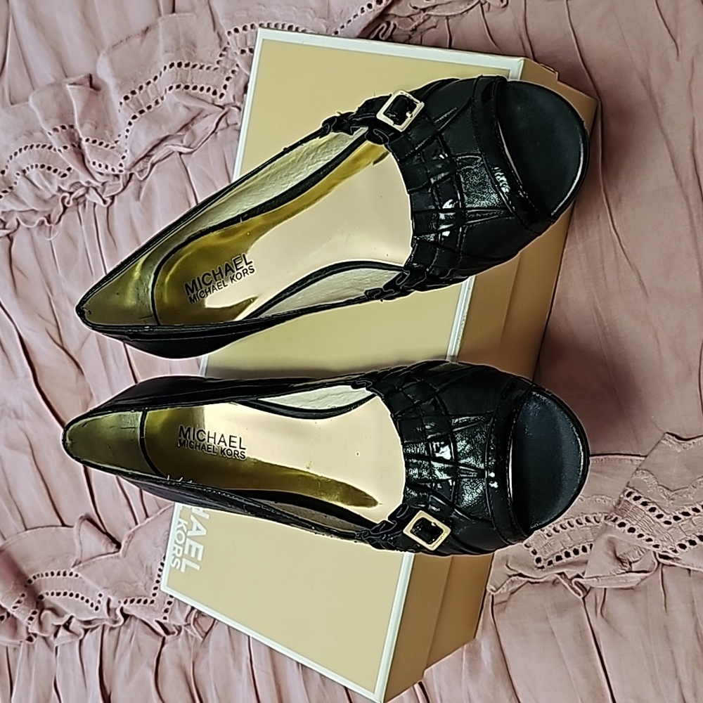 Michael Kors peep toe flats, Gansevoort, Black leather, size 7.5
